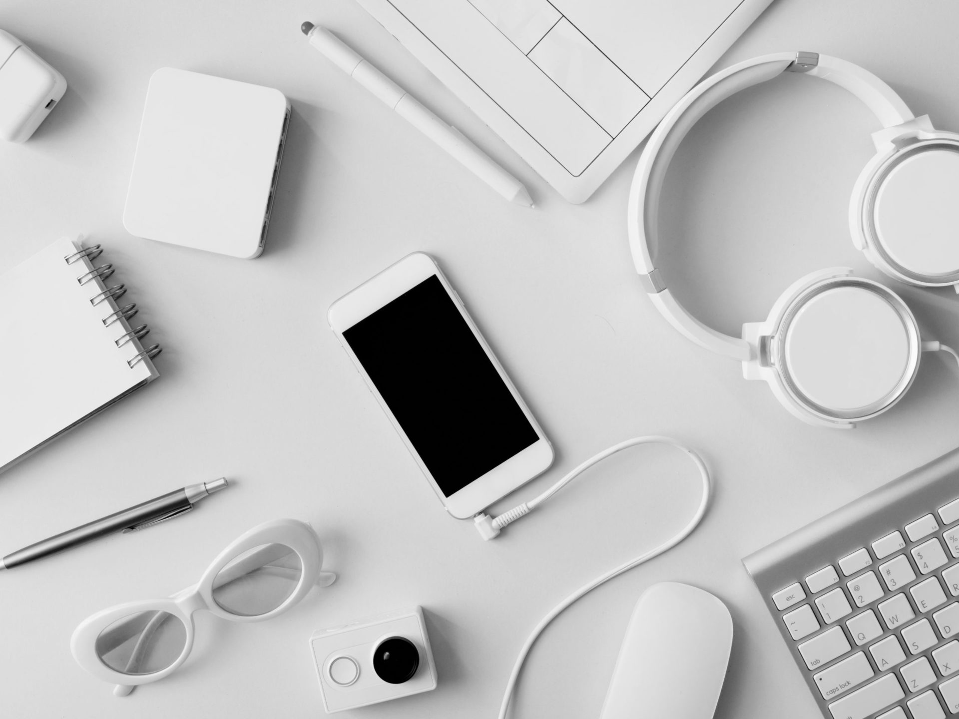 10 Incredibly Useful Smartphone Gadgets and Accessories